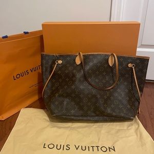 Well used LV Neverfull GM tote bag in the classic LV momogram print for sale.